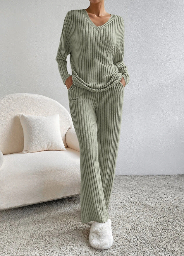 Elegantes Zweiteiler-Set – V-Neck-Top & Hose mit Streifendetail