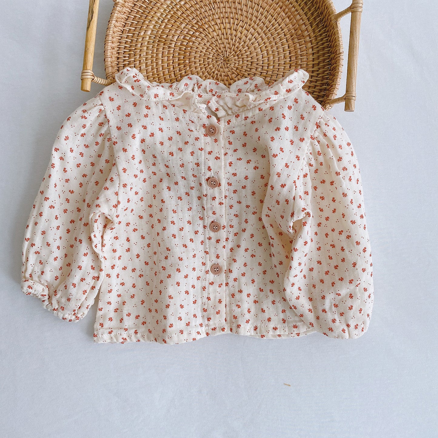 Baby-Strampler mit Rüschen-Trägern
