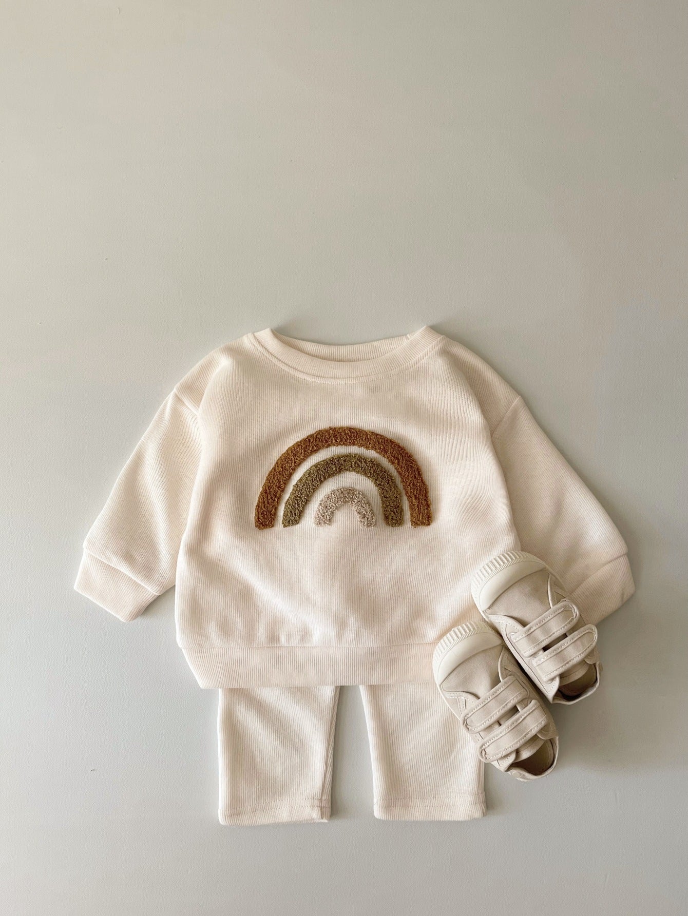 Zweiteiliges Kinder-Set mit Stickerei – Langarmshirt & Hose