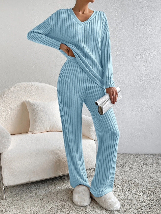 Elegantes Zweiteiler-Set – V-Neck-Top & Hose mit Streifendetail