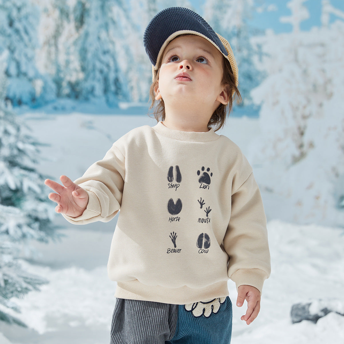 Kuscheliger Winter-Sweater mit Cartoon-Motiv – für kleine Entdecker*innen