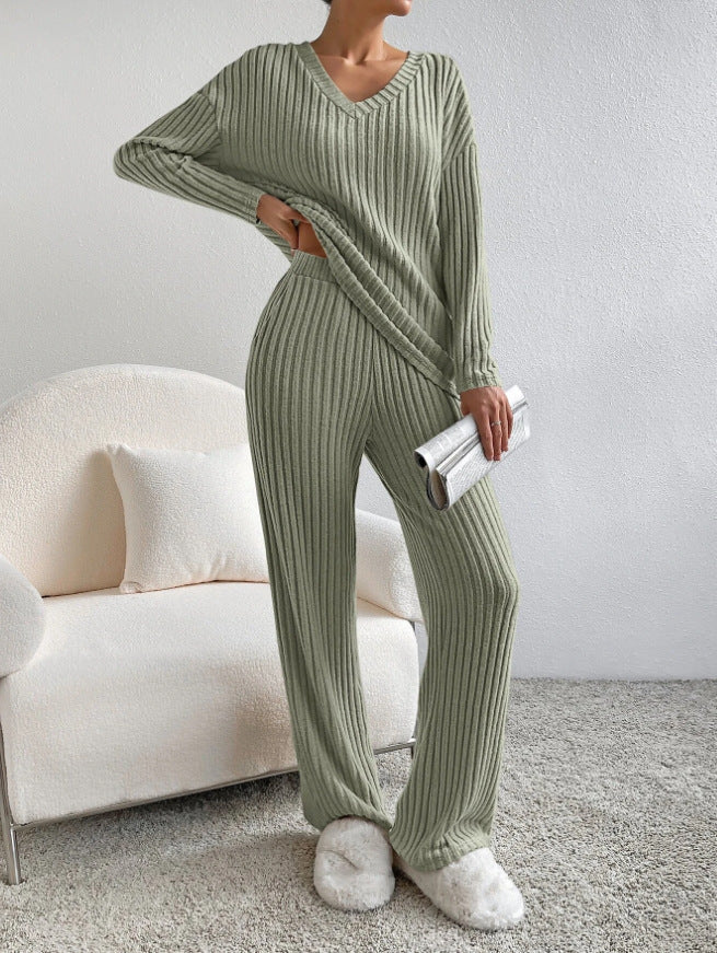 Elegantes Zweiteiler-Set – V-Neck-Top & Hose mit Streifendetail