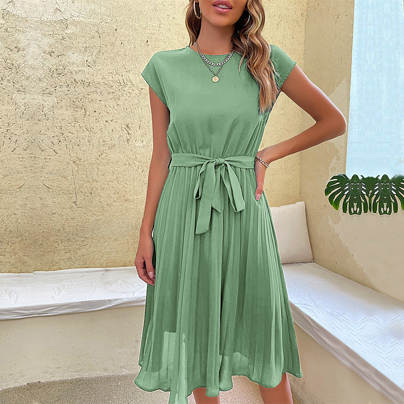 Sommerliches Plisseekleid mit Taillengürtel