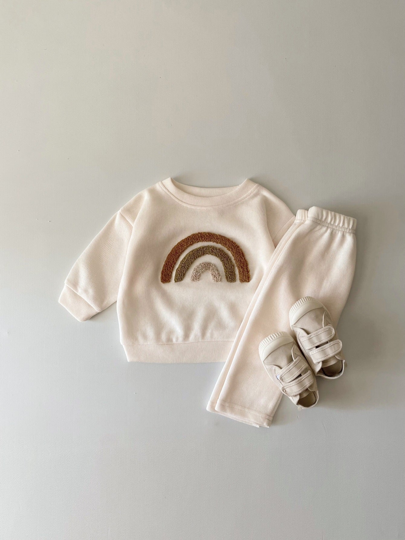 Zweiteiliges Kinder-Set mit Stickerei – Langarmshirt & Hose