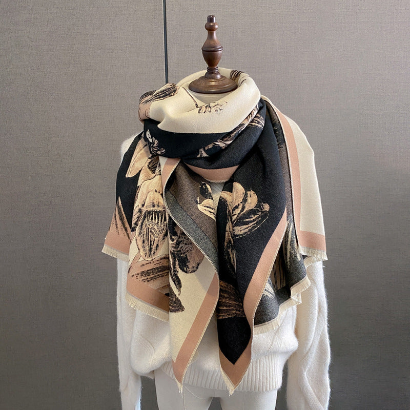 Weicher Boho-Schal mit Fransen