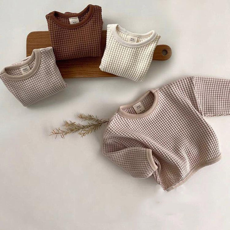 Locker geschnittenes Babyshirt im Waffelstrick
