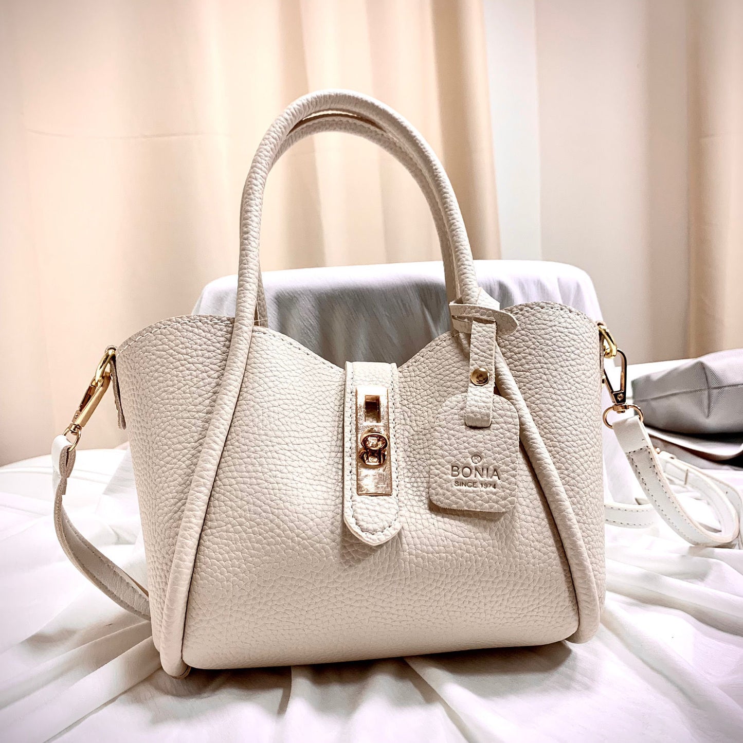 Damen-Handtasche mit Tuch