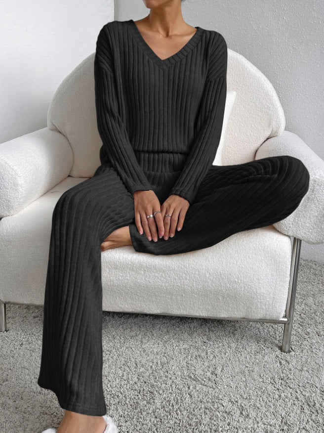 Elegantes Zweiteiler-Set – V-Neck-Top & Hose mit Streifendetail