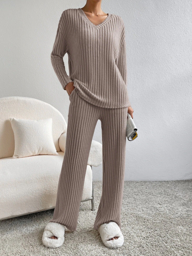 Elegantes Zweiteiler-Set – V-Neck-Top & Hose mit Streifendetail