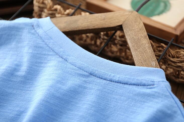 Leichtes Basic-T-Shirt für Kinder – ideal für warme Tage