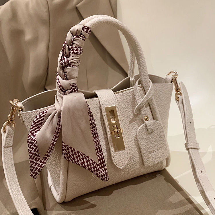 Damen-Handtasche mit Tuch