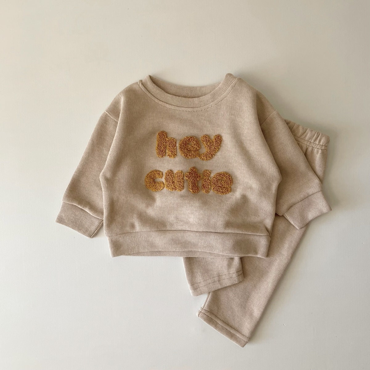 Zweiteiliges Kinder-Set mit Stickerei – Langarmshirt & Hose