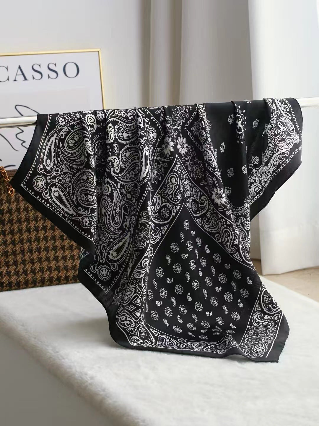 Elegantes Seidentuch