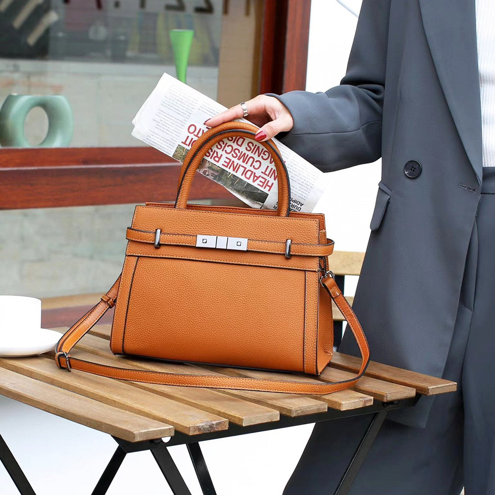 Echtleder-Schultertasche im Square-Design