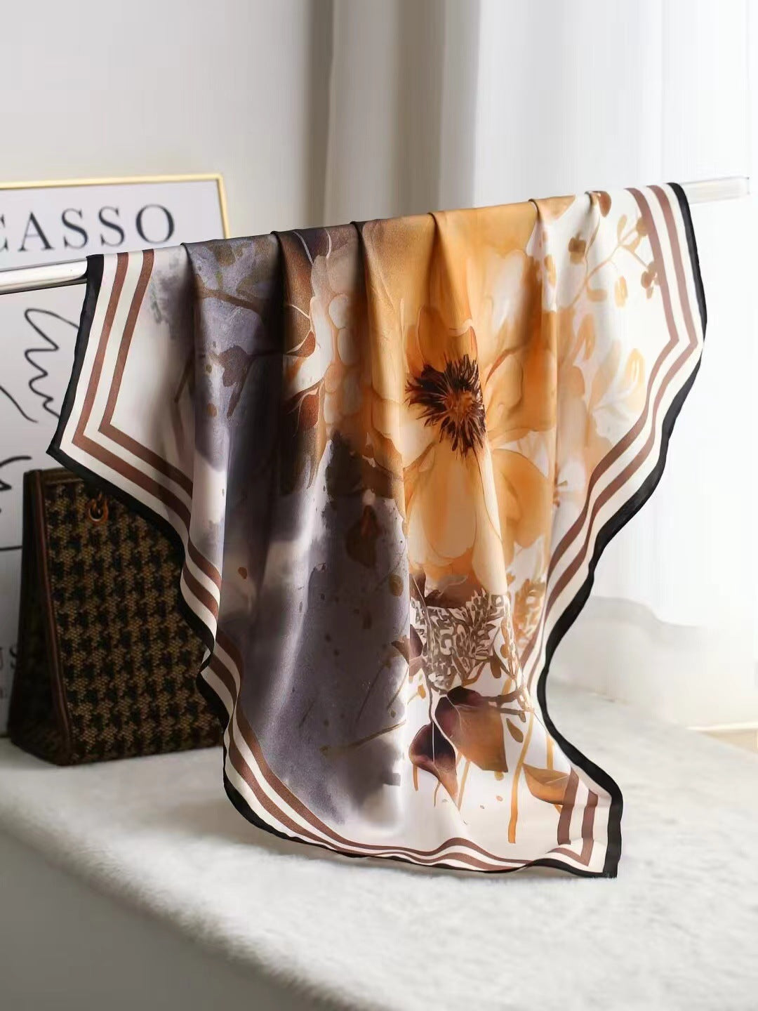 Elegantes Seidentuch