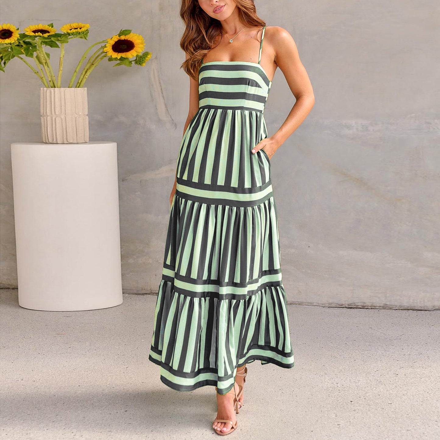 Streifen-Maxikleid mit Trägern & Rückenausschnitt – Sommerlook mit Wow-Effekt