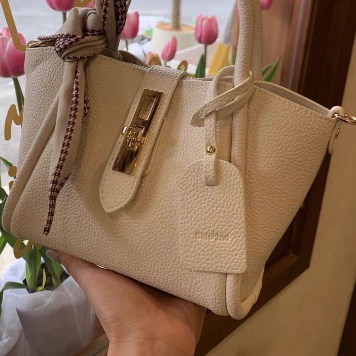 Damen-Handtasche mit Tuch