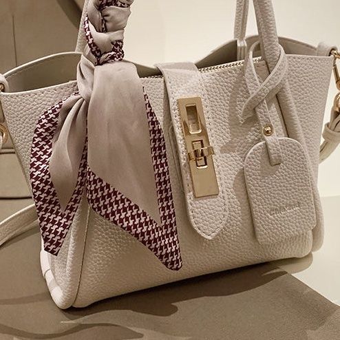 Damen-Handtasche mit Tuch
