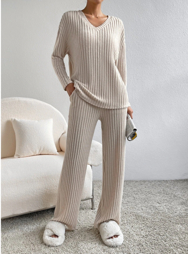 Elegantes Zweiteiler-Set – V-Neck-Top & Hose mit Streifendetail