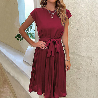 Sommerliches Plisseekleid mit Taillengürtel