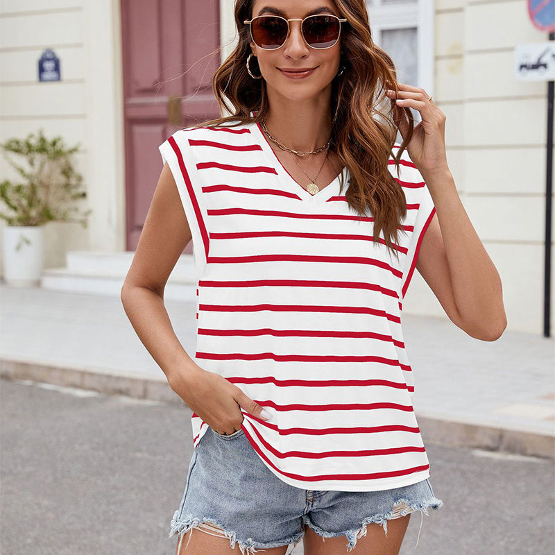 Gestreiftes Sommer-T-Shirt mit V-Ausschnitt
