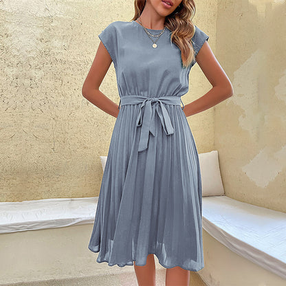 Sommerliches Plisseekleid mit Taillengürtel
