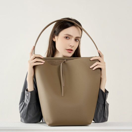 Große Bucket-Bag aus Kunstleder
