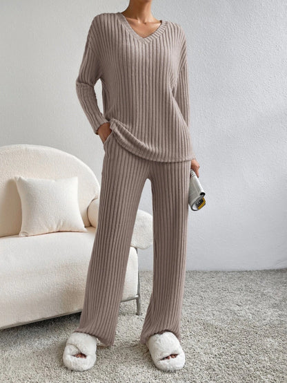 Elegantes Zweiteiler-Set – V-Neck-Top & Hose mit Streifendetail
