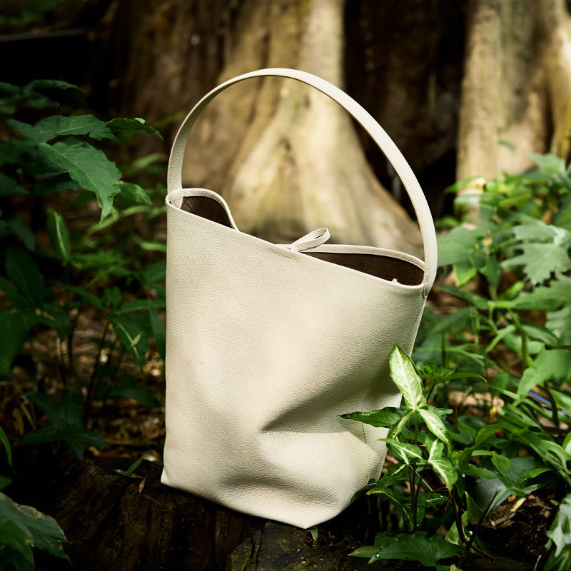 Große Bucket-Bag aus Kunstleder