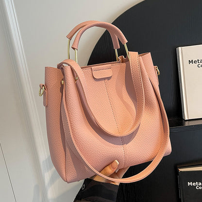 Modische Bucket Bag mit Schulterriemen