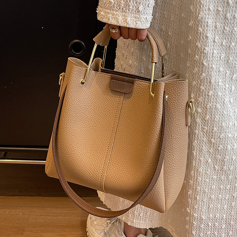 Modische Bucket Bag mit Schulterriemen