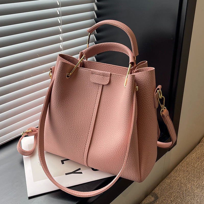 Modische Bucket Bag mit Schulterriemen