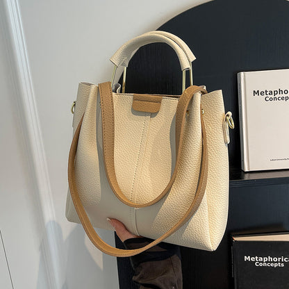 Modische Bucket Bag mit Schulterriemen