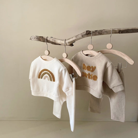 Zweiteiliges Kinder-Set mit Stickerei – Langarmshirt & Hose